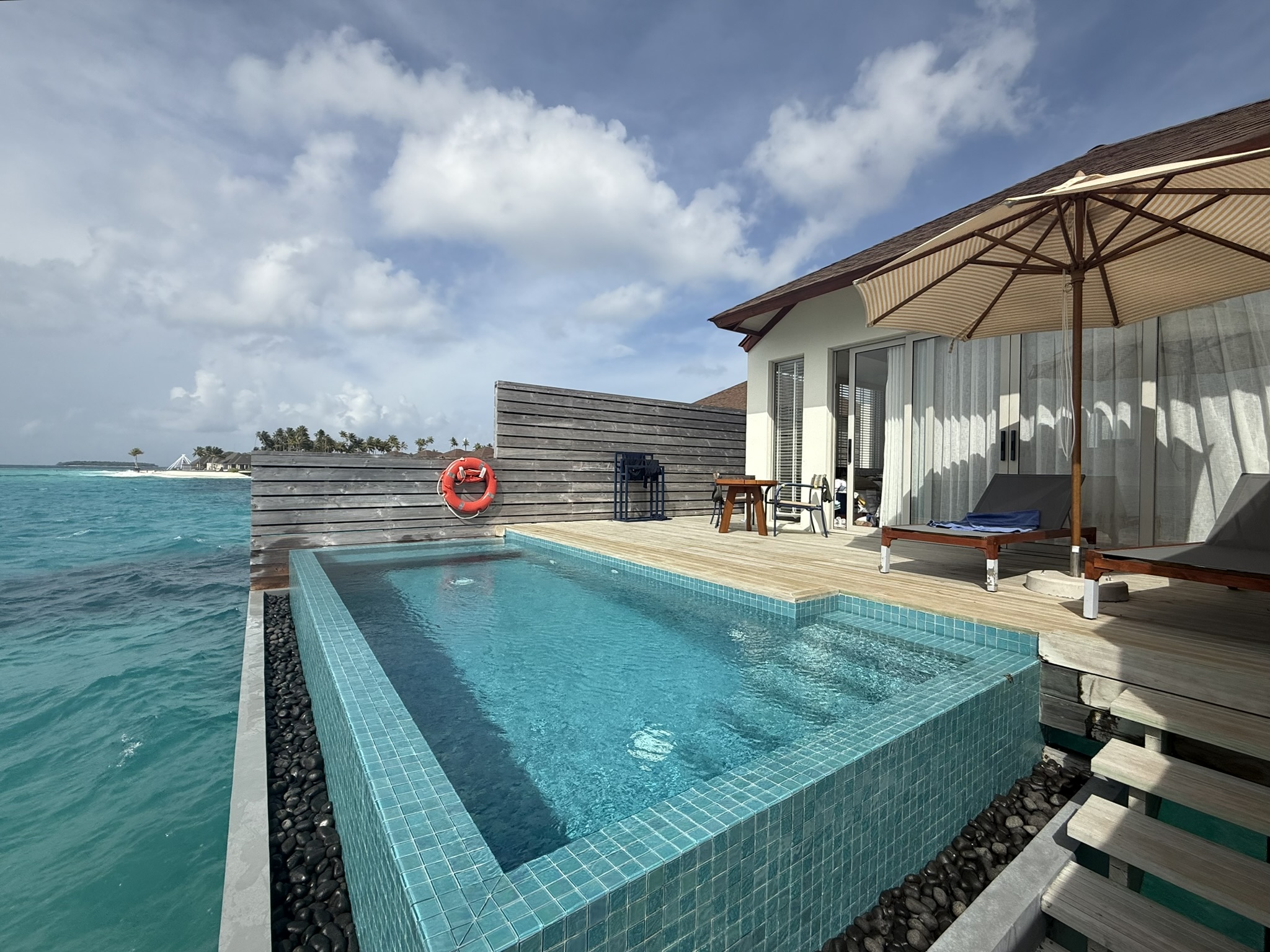 Watervilla im Avani+ Fares Resort