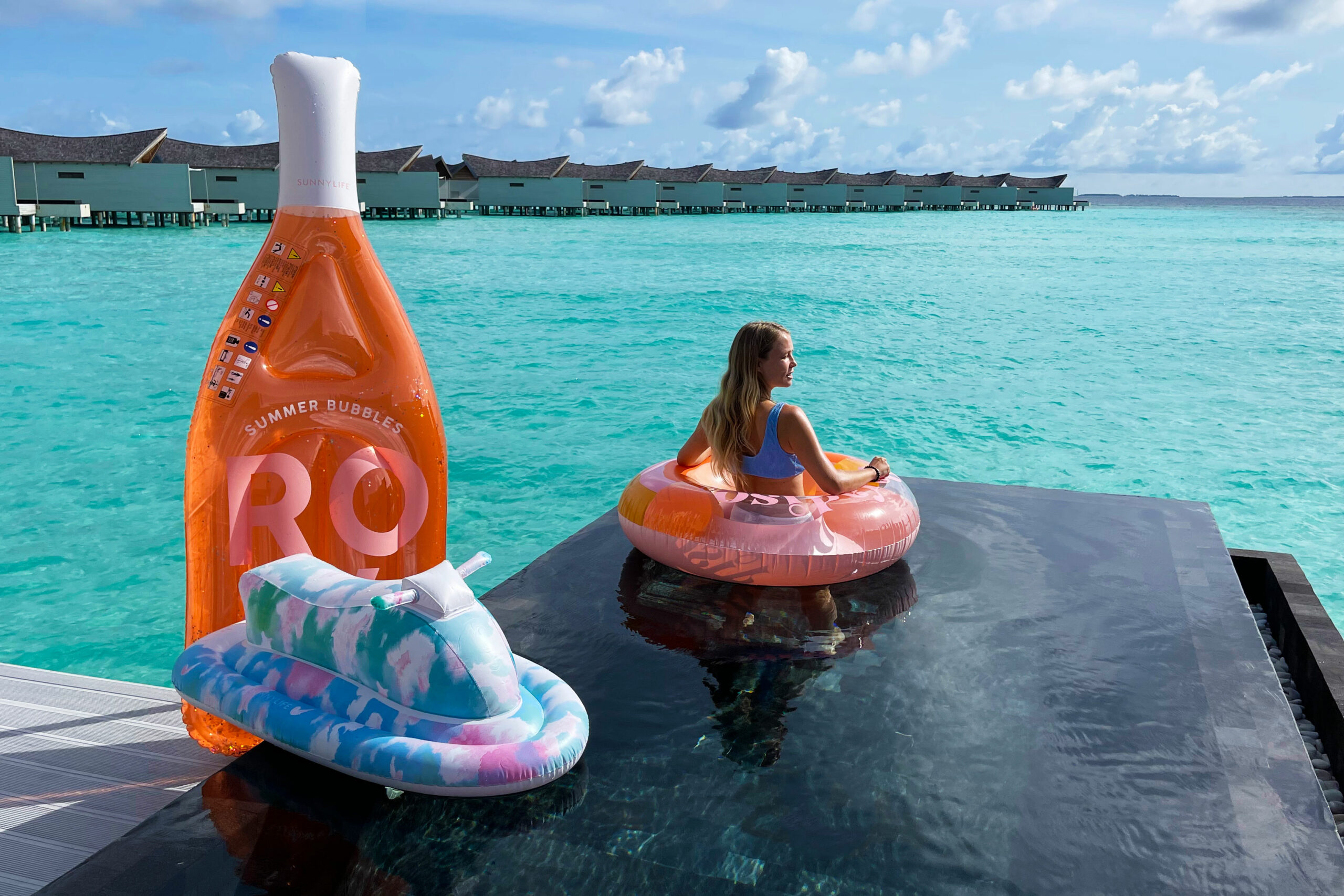 Neu: Pool Float Menu im Mövenpick Resort Kuredhivaru Maldives – Malediven
